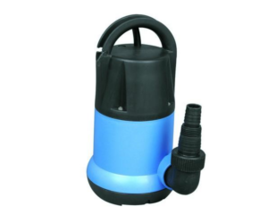 Tauchpumpe met een blauwe en zwarte behuizing, ontworpen voor het efficiënt pompen van water. Gemaakt van duurzaam kunststof, geschikt voor gebruik in uiteenlopende toepassingen zoals vijvers of drainage. Voorzien van een handvat voor eenvoudig transport, en een aansluiting voor tuinslangen om een gerichte waterafvoer te mogelijk te maken. De compacte afmetingen maken deze pomp ideaal voor gebruik in krappe ruimtes.