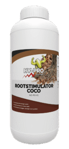 Rootstimulator Coco van HY-PRO is een voedingsmiddel ontworpen voor de stimulatie van de wortelgroei van planten. Dit product, verpakt in een herkenbare fles, is geschikt voor gebruik met kokos substraat. De inhoud bestaat uit een speciale formule die bijdraagt aan een sterker wortelstelsel en de veerkracht van de plant vergroot. Met een focus op duurzaamheid en milieuvriendelijkheid, biedt deze wortelstimulator een ideale basis voor gezondere planten. Het product is voorzien van duidelijke instructies voor gebruik en maakt het eenvoudig om de groei van uw planten te optimaliseren.