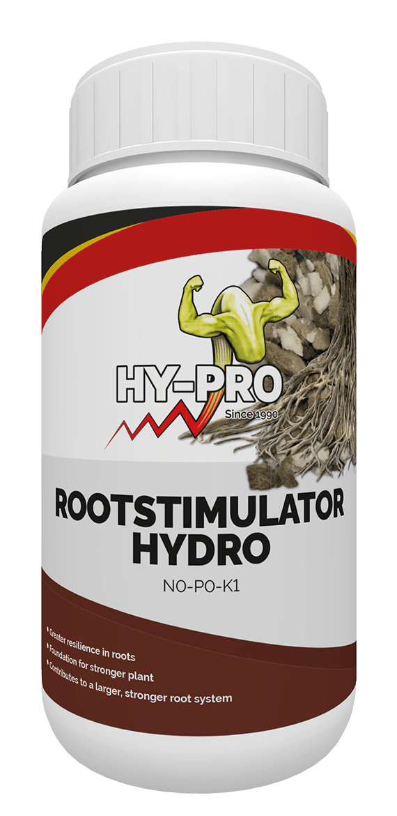 Rootstimulator Hydro van Hy-Pro is een vloeibaar product dat speciaal is ontworpen voor hydroponische toepassingen. Het stimuleert de groei van een sterk en veerkrachtig wortelstelsel bij planten. Deze formulering bevat belangrijke voedingsstoffen en primaire elementen, wat bijdraagt aan een grotere plantgezondheid. De fles is verpakt in een praktische plastic verpakking met een inhoud van 1 liter. Het product is milieuvriendelijk en vrij van fosfor, wat het geschikt maakt voor duurzame tuinbouw.