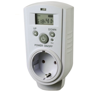 Smart Plug met klimaatmonitor, geschikt voor binnengebruik. Gemaakt van kunststof en beschikbaar in een neutrale grijze kleur. Uitgerust met een digitaal display dat luchtvochtigheid en temperatuur weergeeft. Voorzien van knoppen voor het instellen en resetten van waarden. Dit product is ontworpen om energieverbruik te monitoren en bij te dragen aan een duurzamer gebruik van energie. Compatibel met standaard stopcontacten. Ideaal voor gebruik in woningen of kantoren om het binnenklimaat te optimaliseren.