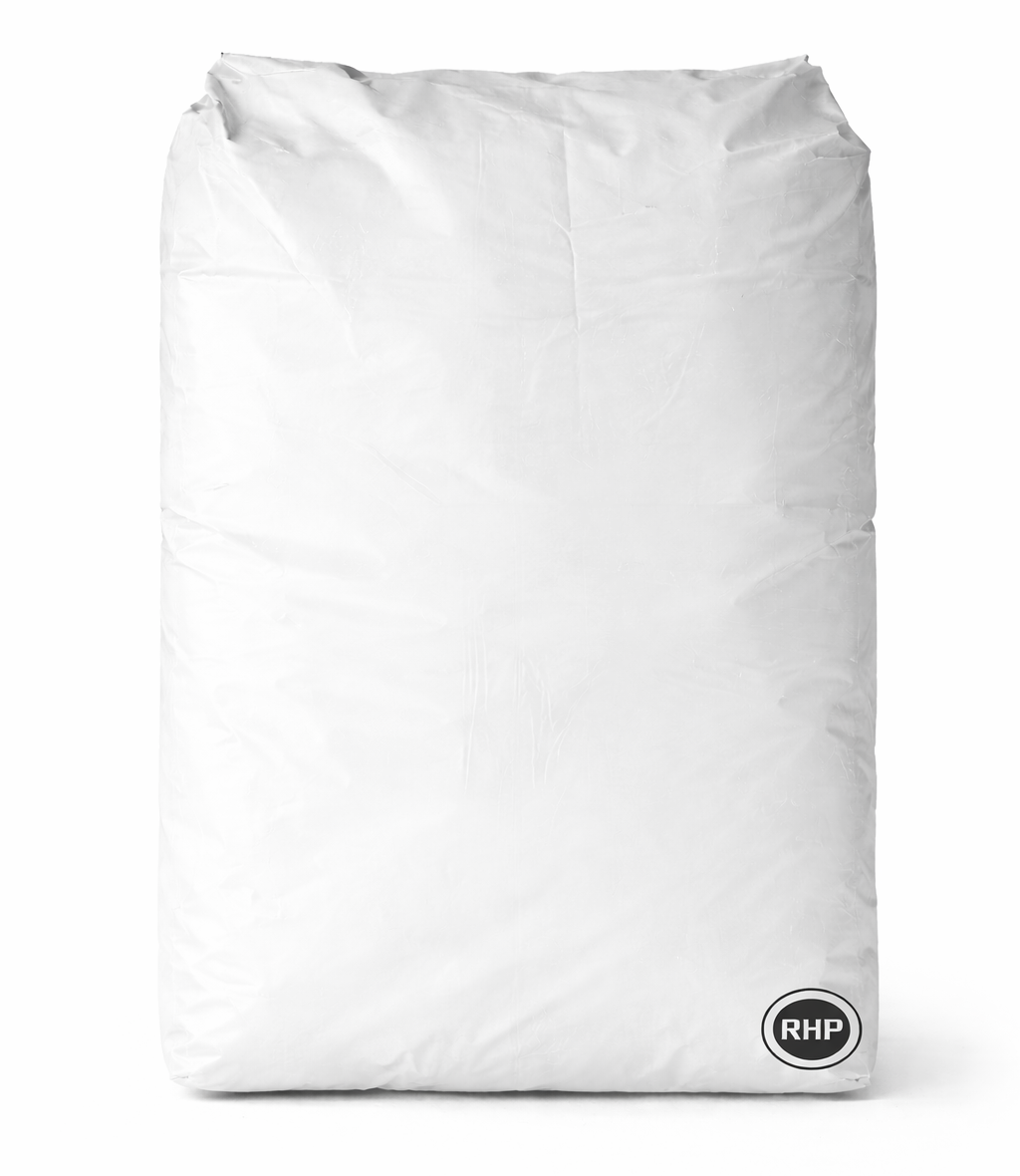 Zwart creatieve compost verpakt in een grote, witte zak. De zak heeft een eenvoudig, strak design en bevat compost van hoge kwaliteit. Geschikt voor gebruik in tuinieren en planten, bevorderend voor de groei van vegetatie. De inhoud is ideaal voor het verbeteren van de bodemstructuur en waterretentie. Deze compost voldoet aan milieuvriendelijke normen.