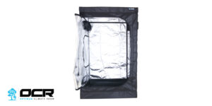 Optimum Climate Room (OCR) van Green Trading XXL is een kweekruimte gemaakt van zwarte, duurzame materialen. De binnenzijde is uitermate reflecterend, waardoor licht optimaal benut wordt. De ruimte is ontworpen voor efficiënt gebruik in tuinbouw en is geschikt voor zowel hobby- als professionele kwekers. De afmetingen bieden voldoende ruimte voor planten en accessoires. Deze kweekruimte bevordert een gecontroleerd klimaat, wat bijdraagt aan de groei van gezonde gewassen. Het ontwerp is eenvoudig op te zetten en past goed in diverse omgevingen.