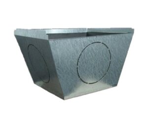 Stalen vierkante bloembak in een moderne, taps toelopende vorm. Gemaakt van verzinkt staal, met een gladde afwerking en ronde ventilatieopeningen aan de zijkanten. Geschikt voor zowel binnen- als buitentoepassingen, met een robuuste en duurzame constructie. Perfect voor het planten van diverse soorten bloemen en planten. Ideaal voor gebruik in tuinen, balkons of openbare ruimtes.