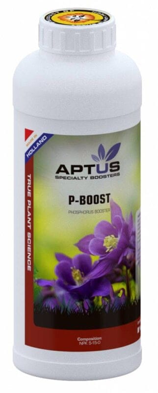 Aptus P-Boost 1 l, weiße Flasche, gelber Verschluss mit Logo, roter Streifen mit Text, Etikett mit lila Blüten.