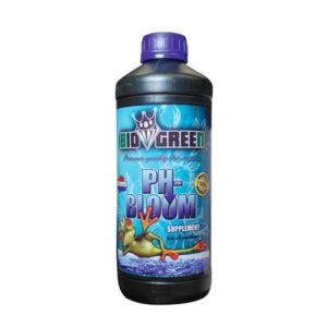PH-BLOOM supplement van Biogreen is een vloeibaar product, verpakt in een zwarte plastic fles met een inhoud van 1 liter. Dit supplement is speciaal ontwikkeld voor het optimaliseren van de pH-waarde in de groei van planten. De fles heeft een paarse dop en is voorzien van een afbeelding van een kikker op de voorkant. Het product is 100% natuurlijk en gericht op een milieuvriendelijke toepassing binnen de tuinbouwsector. Geschikt voor zowel binnen- als buitenteelt.