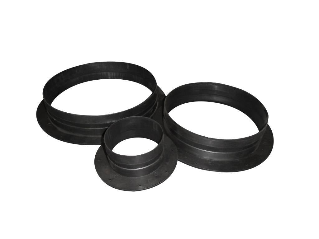 Grote, ronde rubberen ringen in verschillende maten. Deze ringen zijn gemaakt van duurzaam rubber en zijn zwart van kleur. Ze worden gebruikt voor verschillende toepassingen, zoals afdichtingen en bevestigingen in diverse industrieën. De set bevat meerdere ringen met verschillende diameters, wat flexibiliteit biedt voor verschillende projecten en gebruikssituaties. Geschikt voor zowel binnen- als buitentoepassingen.