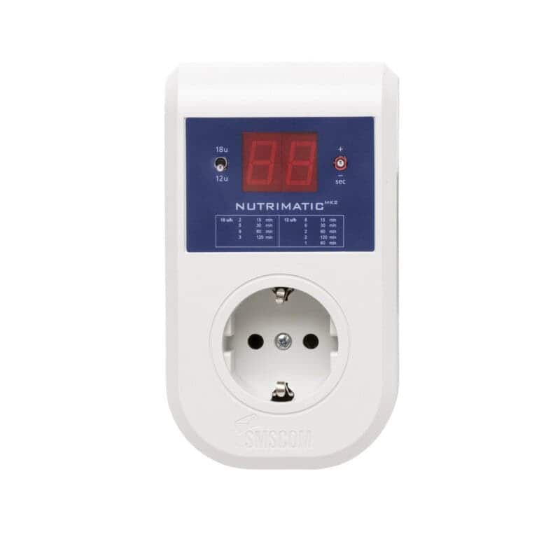 NUTRIMATIC MK2, een digitale tijdschakelaar, geschikt voor gebruik bij het aansteken van kweeklampen. Het apparaat heeft een witte behuizing en een helder digitaal display dat tijd en instellingen toont. De tijdschakelaar kan worden ingesteld voor verschillende tijdsintervallen, variërend van 15 minuten tot 120 minuten. Ideaal voor het optimaliseren van groeicycli in een kweekomgeving, en draagt bij aan energie-efficiëntie. Gemaakt van kunststof, met een standaard EU-stopcontact voor eenvoudige aansluiting.