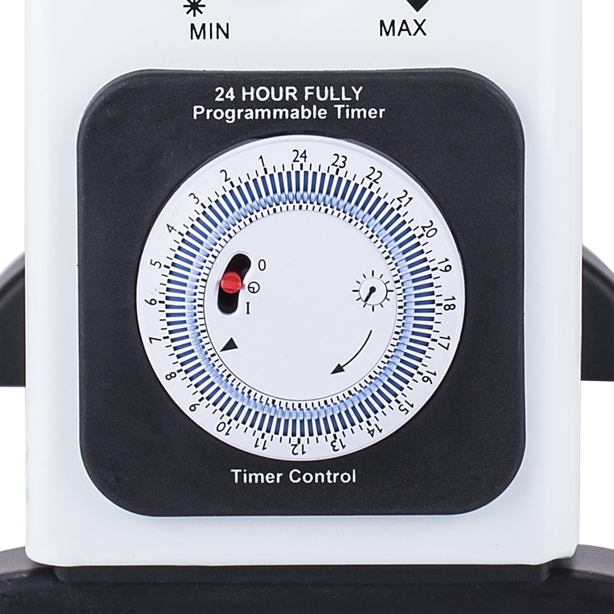 Programmeerbare timer met een volledig bereik van 24 uur. De timer heeft een wijzerplaat met duidelijke cijfers en een indicator voor de geselecteerde tijd. De behuizing is wit met zwarte accenten en biedt eenvoudige bediening, waarbij instellingen eenvoudig kunnen worden aangepast. Geschikt voor verschillende toepassingen, zoals tuinverlichting of aquariums. Het ontwerp bevordert energie-efficiëntie door automatisch in te stellen wanneer apparaten in- of uitgeschakeld worden.