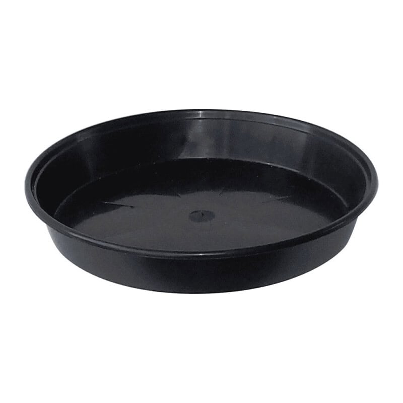 De Opvangbak rond is een zwarte, ronde, ondiepe plastic schotel (35 Ø x 5 cm) met een glad oppervlak, ideaal om onder bloempotten te plaatsen om overtollig water op te vangen.